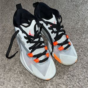 boys jordan zion 1 basketball shoes